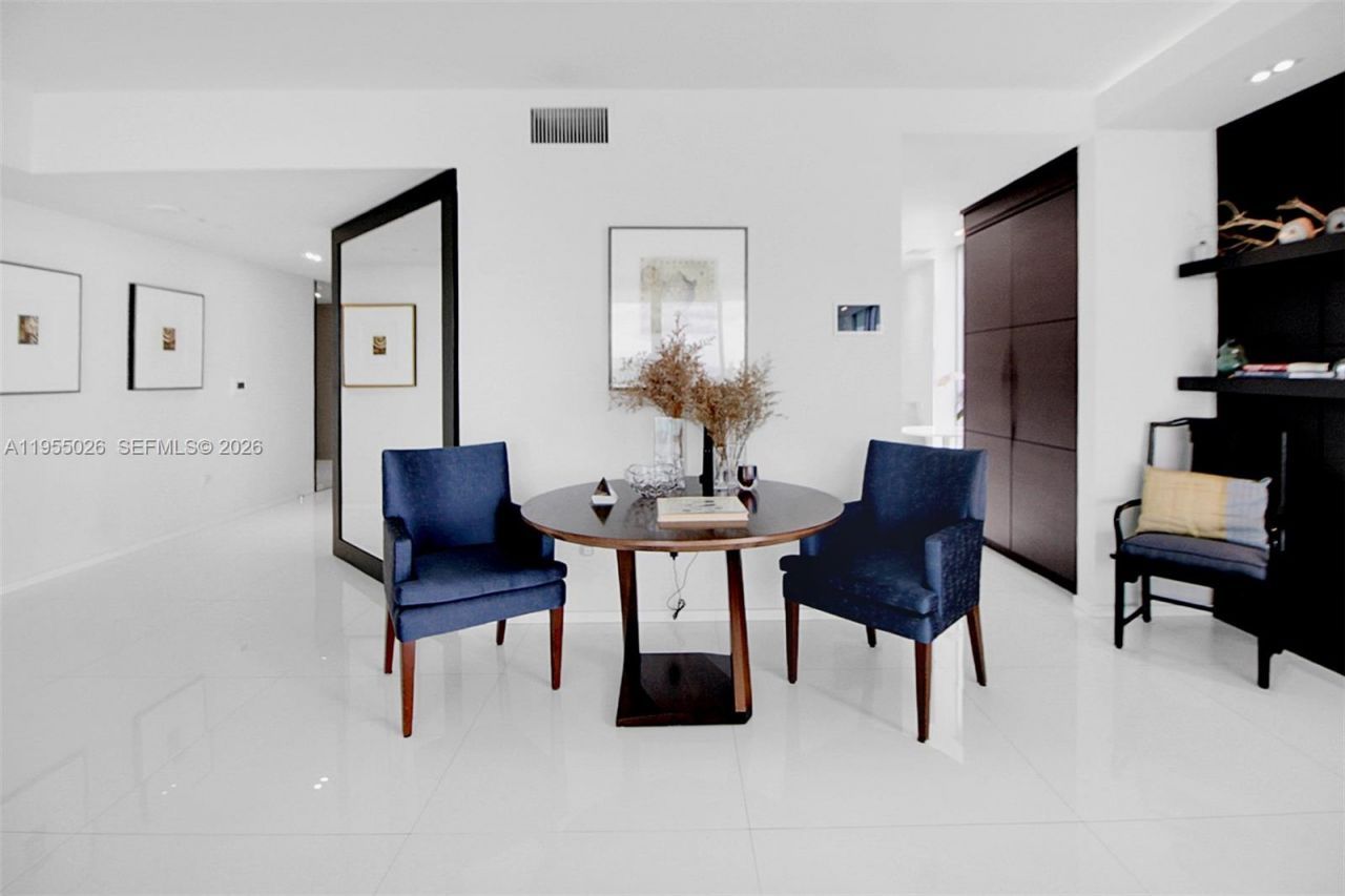 1331 Brickell Bay Dr, Unit 4201, Miami, FL 33131 Photo