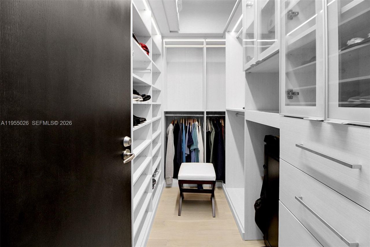 1331 Brickell Bay Dr, Unit 4201, Miami, FL 33131 Photo