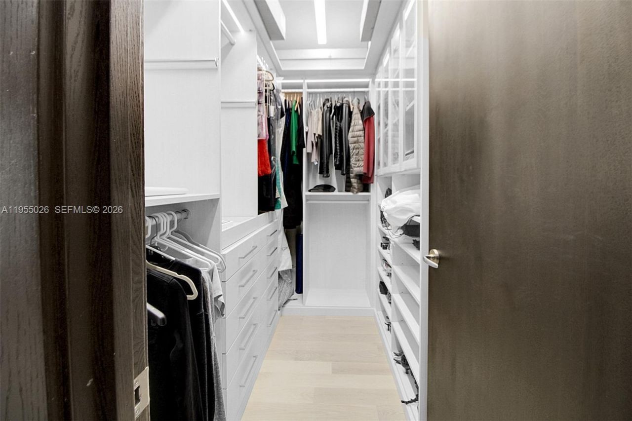 1331 Brickell Bay Dr, Unit 4201, Miami, FL 33131 Photo