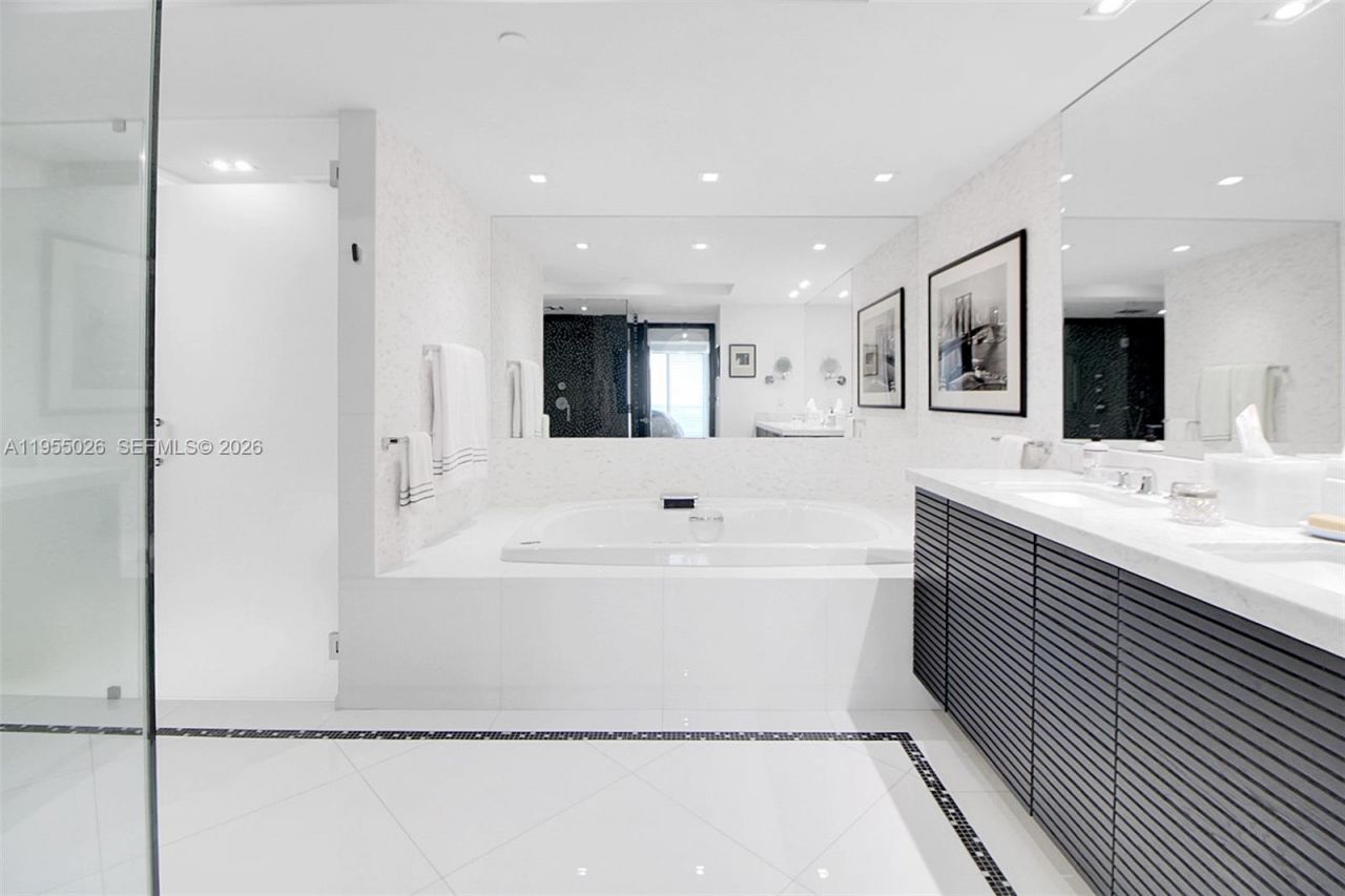 1331 Brickell Bay Dr, Unit 4201, Miami, FL 33131 Photo