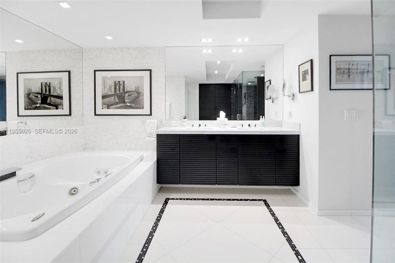 1331 Brickell Bay Dr, Unit 4201, Miami, FL 33131 Photo