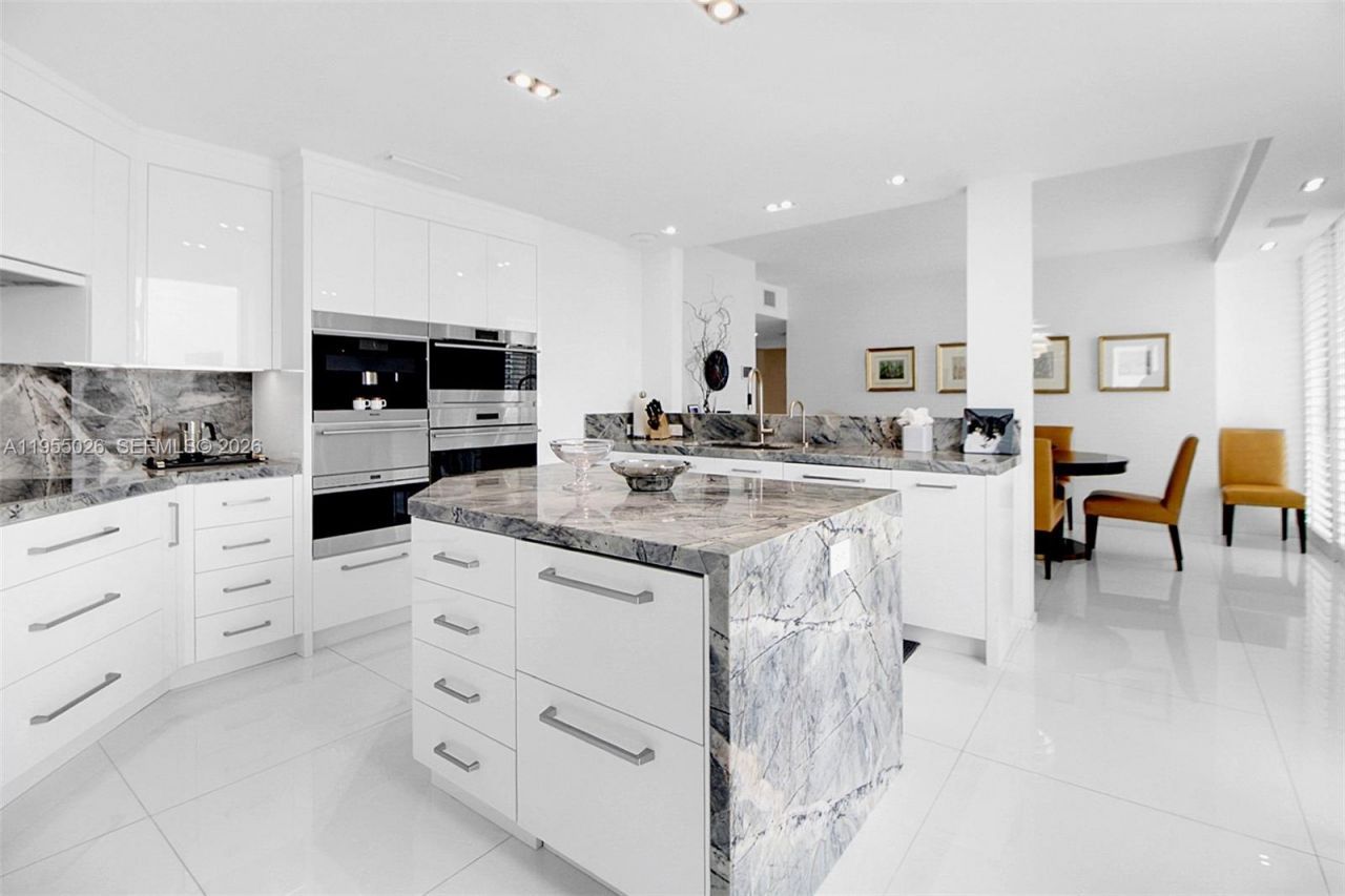 1331 Brickell Bay Dr, Unit 4201, Miami, FL 33131 Photo