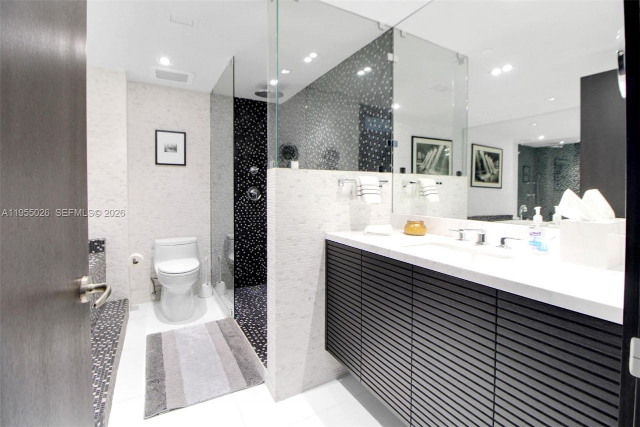 1331 Brickell Bay Dr, Unit 4201, Miami, FL 33131 Photo