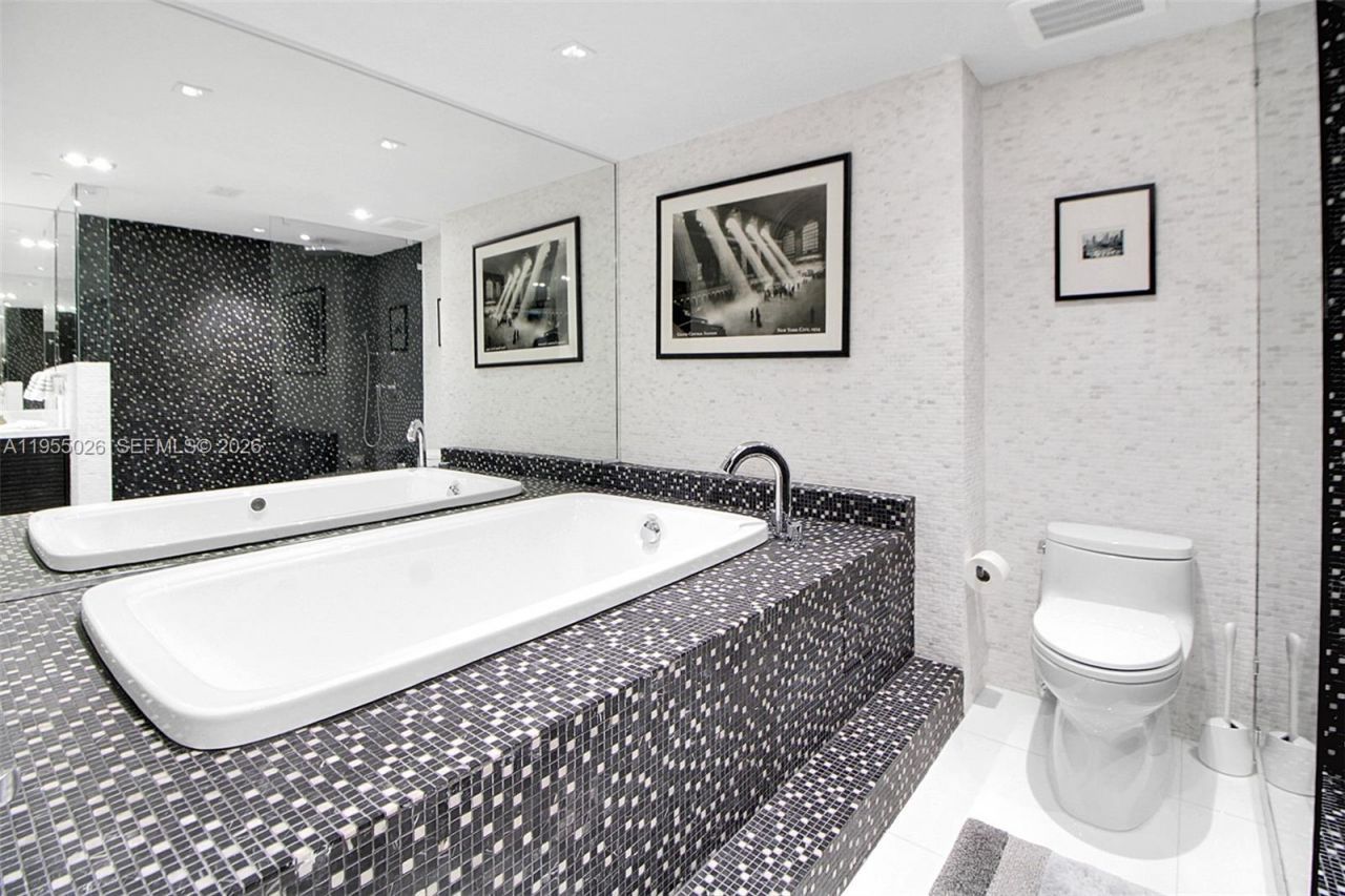 1331 Brickell Bay Dr, Unit 4201, Miami, FL 33131 Photo