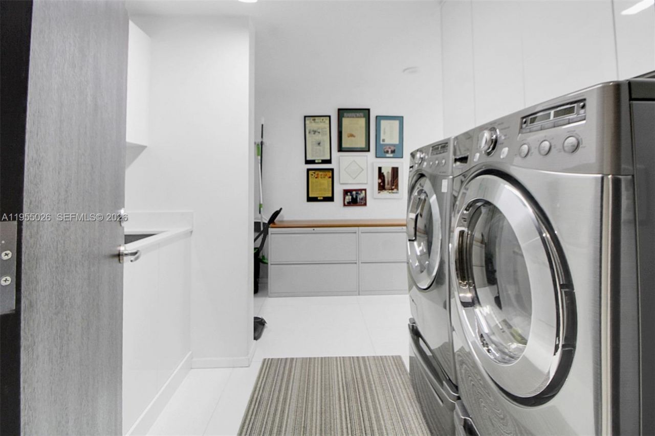 1331 Brickell Bay Dr, Unit 4201, Miami, FL 33131 Photo