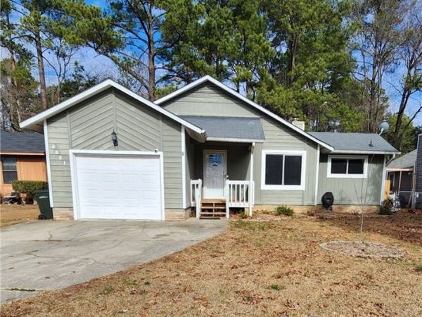 6831 CANDLEWOOD Drive, Fayetteville, NC 28314