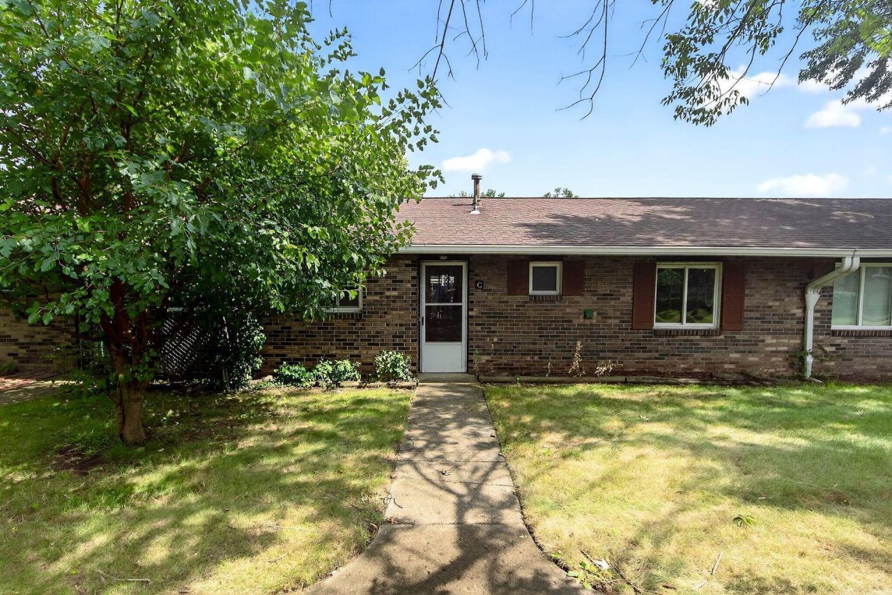 2362 Woodbrook Circle N, Unit 81, Columbus, OH 43223 Main Photo