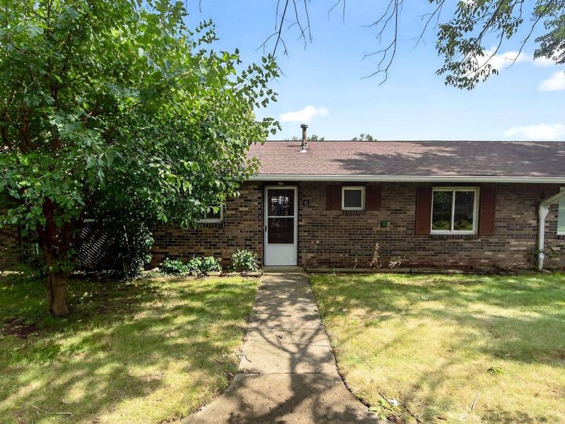 2362 Woodbrook Circle N, Unit 81, Columbus, OH 43223 Photo 1