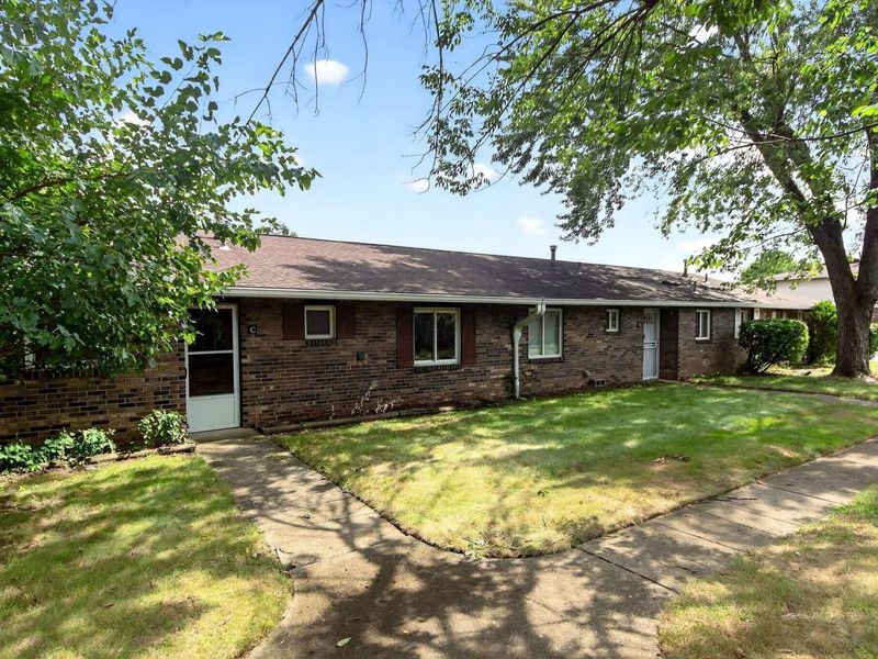 2362 Woodbrook Circle N, Unit 81, Columbus, OH 43223 Photo 2