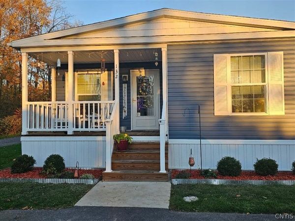 132 Oakleaf Drive, Weedsport, NY 13166