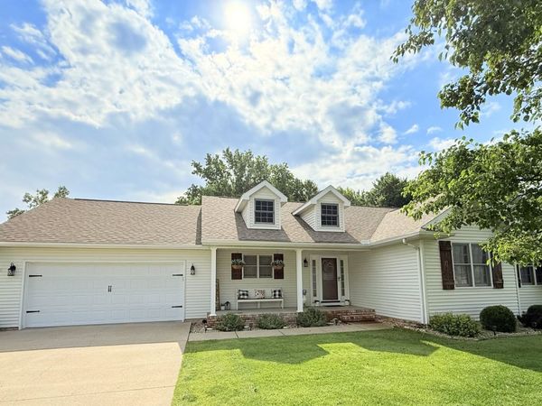 100 Pin Oak Lane, Harrisburg, IL 62946