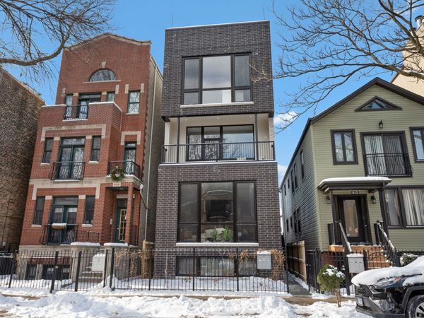 910 N Wood Street, Unit 2, Chicago, IL 60622