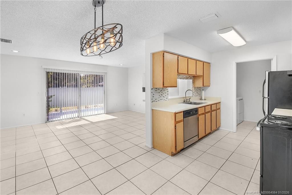 4041 NW Cinnamon Tree Circle, Jensen Beach, FL 34957 Photo