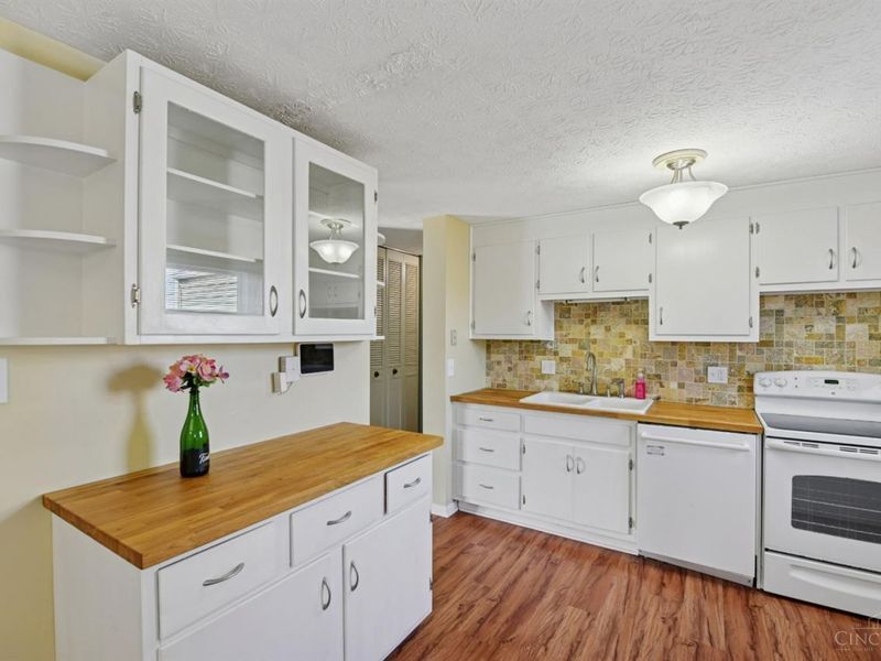 4392 Champdale Lane, Cincinnati, OH 45238 Photo 12