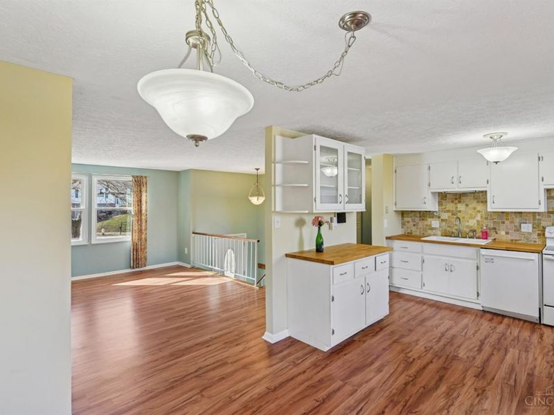 4392 Champdale Lane, Cincinnati, OH 45238 Photo 8