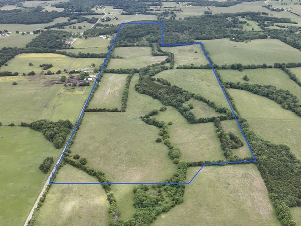 000 E 500 Road , Bolivar, MO 65613