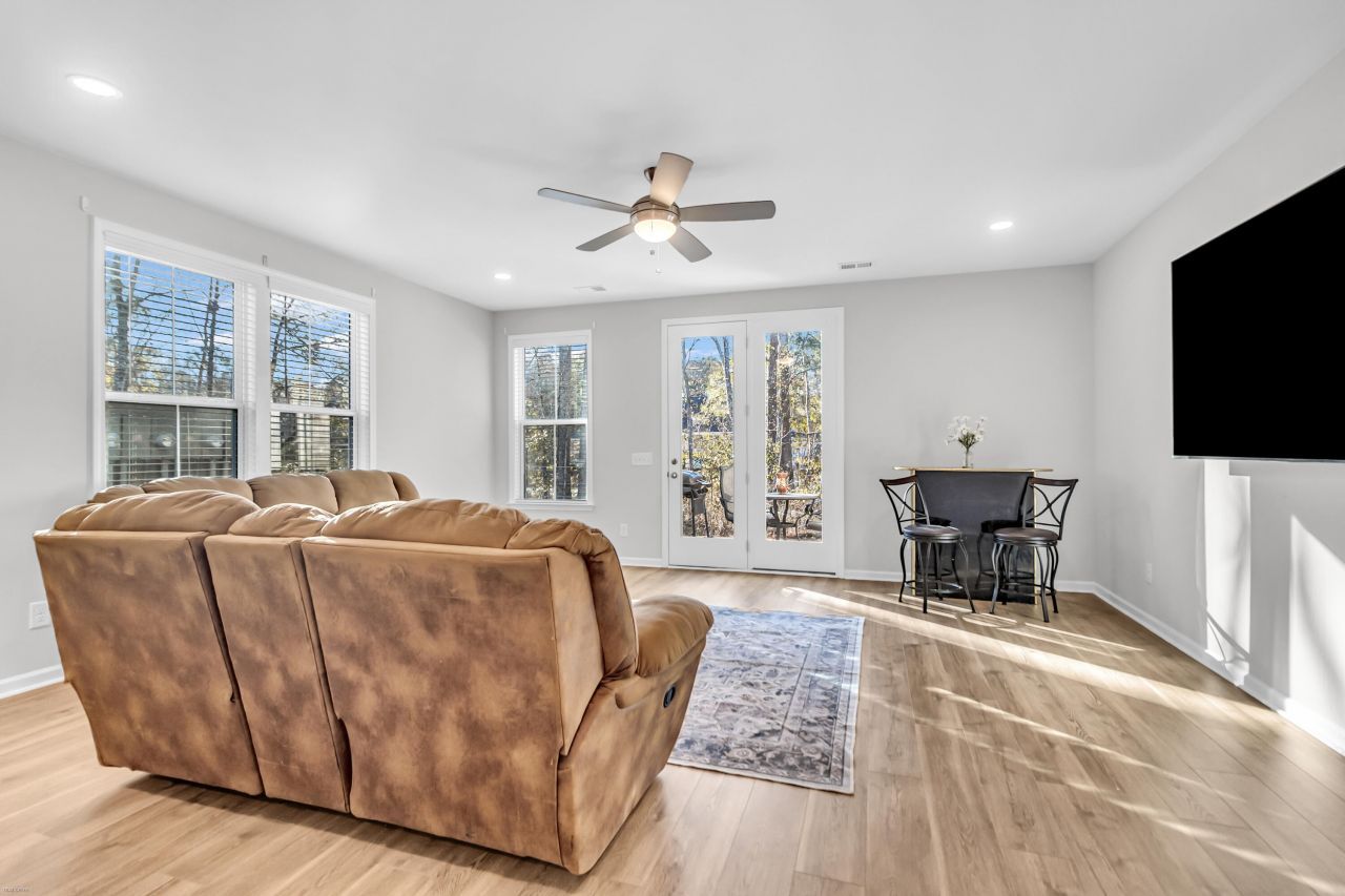 495 Green Fern Drive Photo 10