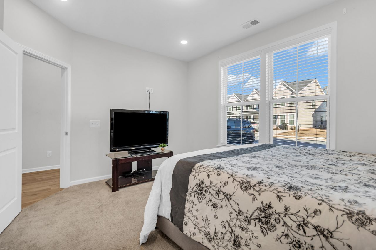 495 Green Fern Drive Photo 13