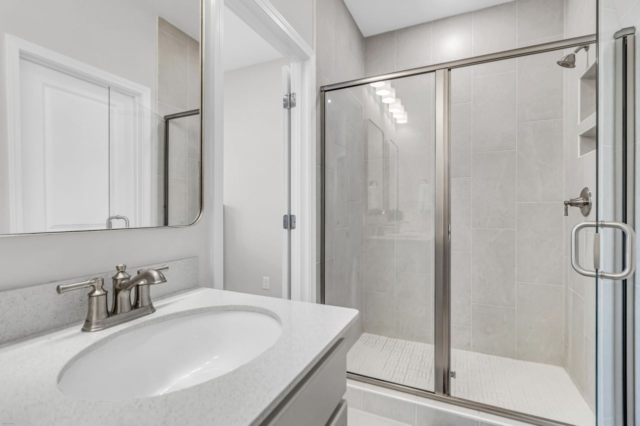 495 Green Fern Drive Photo 16