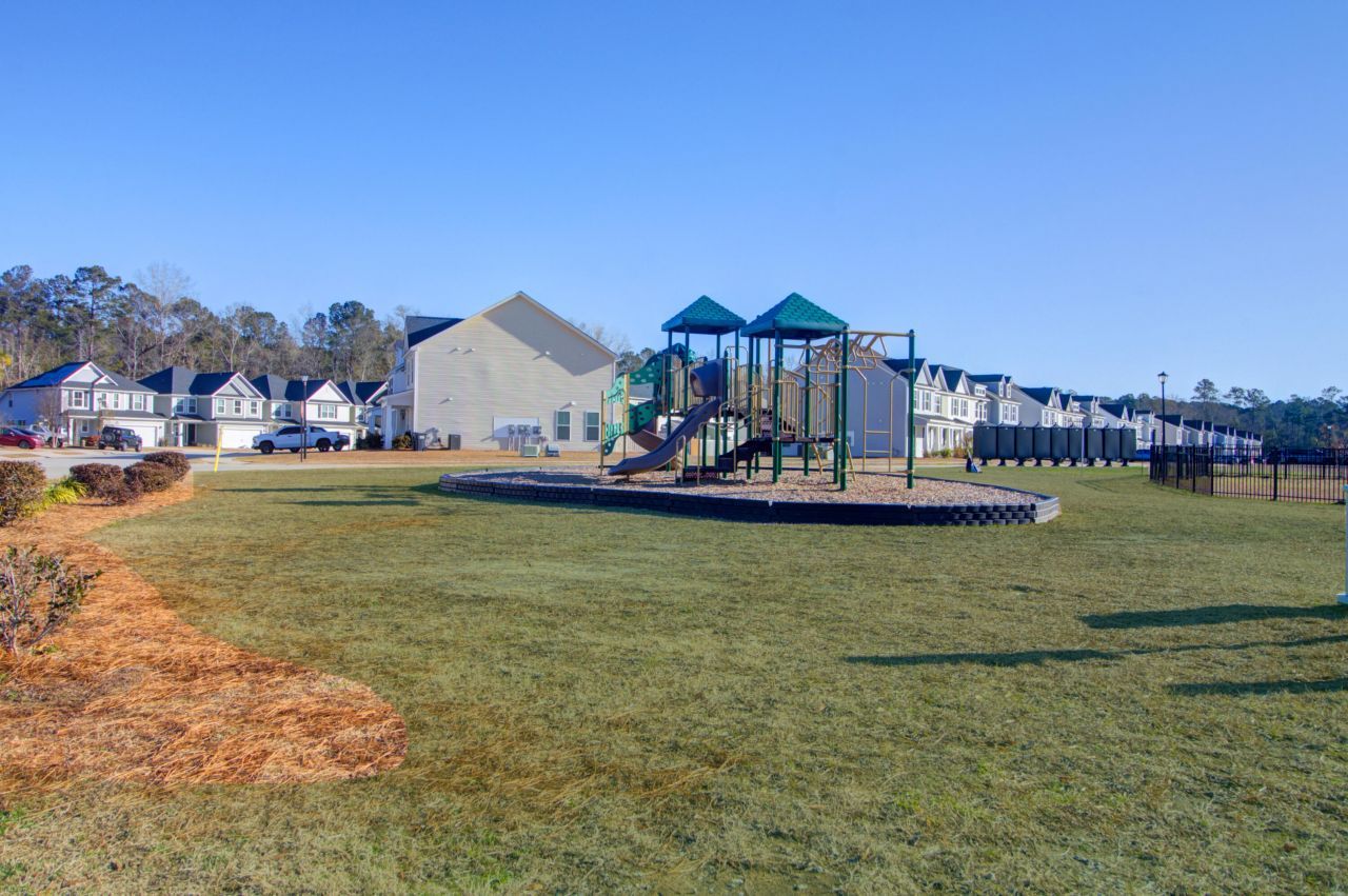 495 Green Fern Drive Photo 32