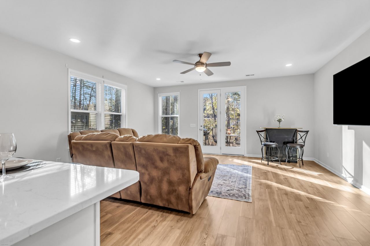 495 Green Fern Drive Photo 7