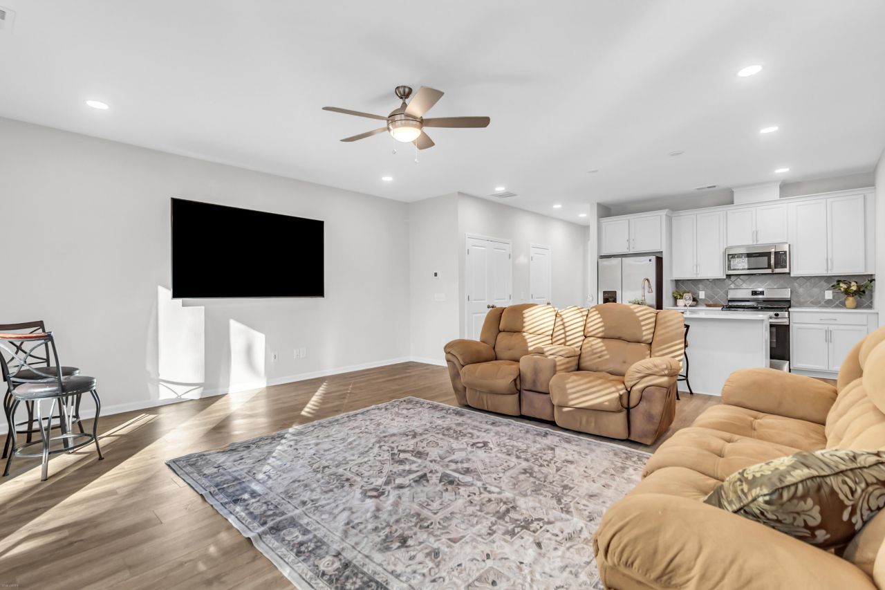 495 Green Fern Drive Photo 9