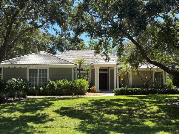 18265 SE Ridgeview Dr, Tequesta, FL 33469