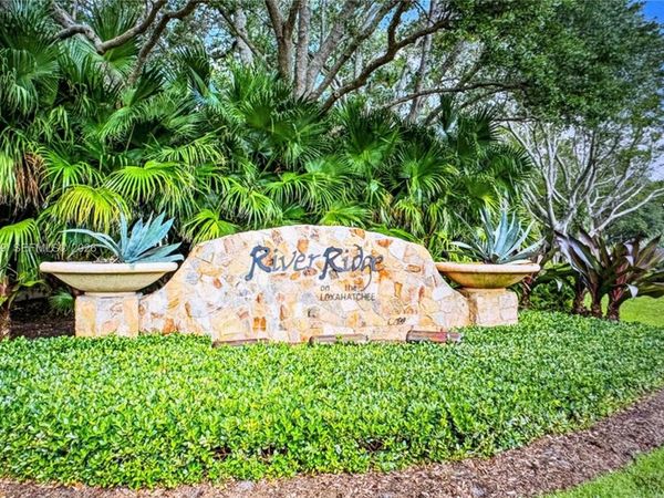 18265 SE Ridgeview Dr , Tequesta, FL 33469