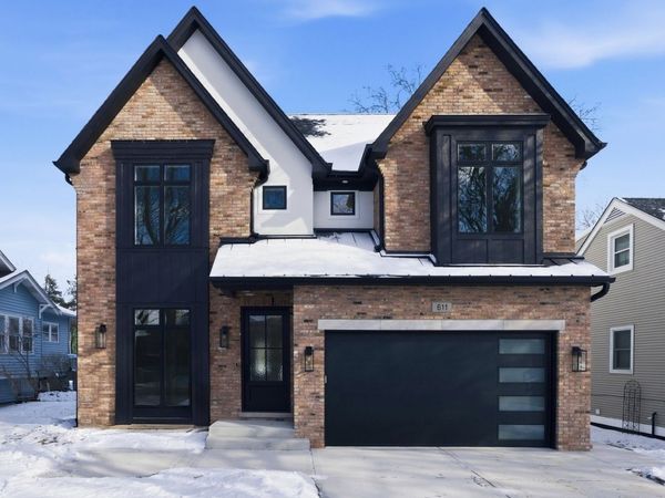 611 S Prospect Avenue, Elmhurst, IL 60126