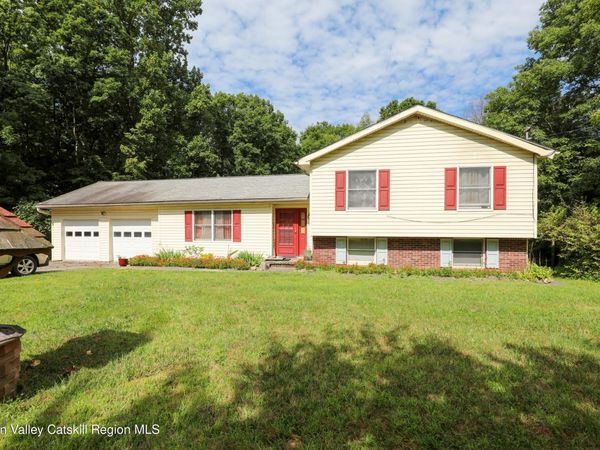 38 Roxanne Boulevard, Highland, NY 12528