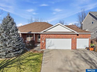 7946 Hunters Ridge Road, Lincoln, NE 68516