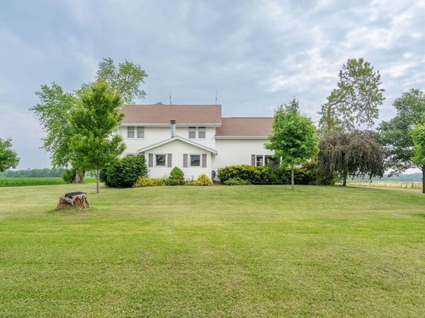 9996 W AVE, Columbus Junction, IA 52738