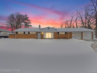 1632 Bolton Street, Walled Lake, MI 48390