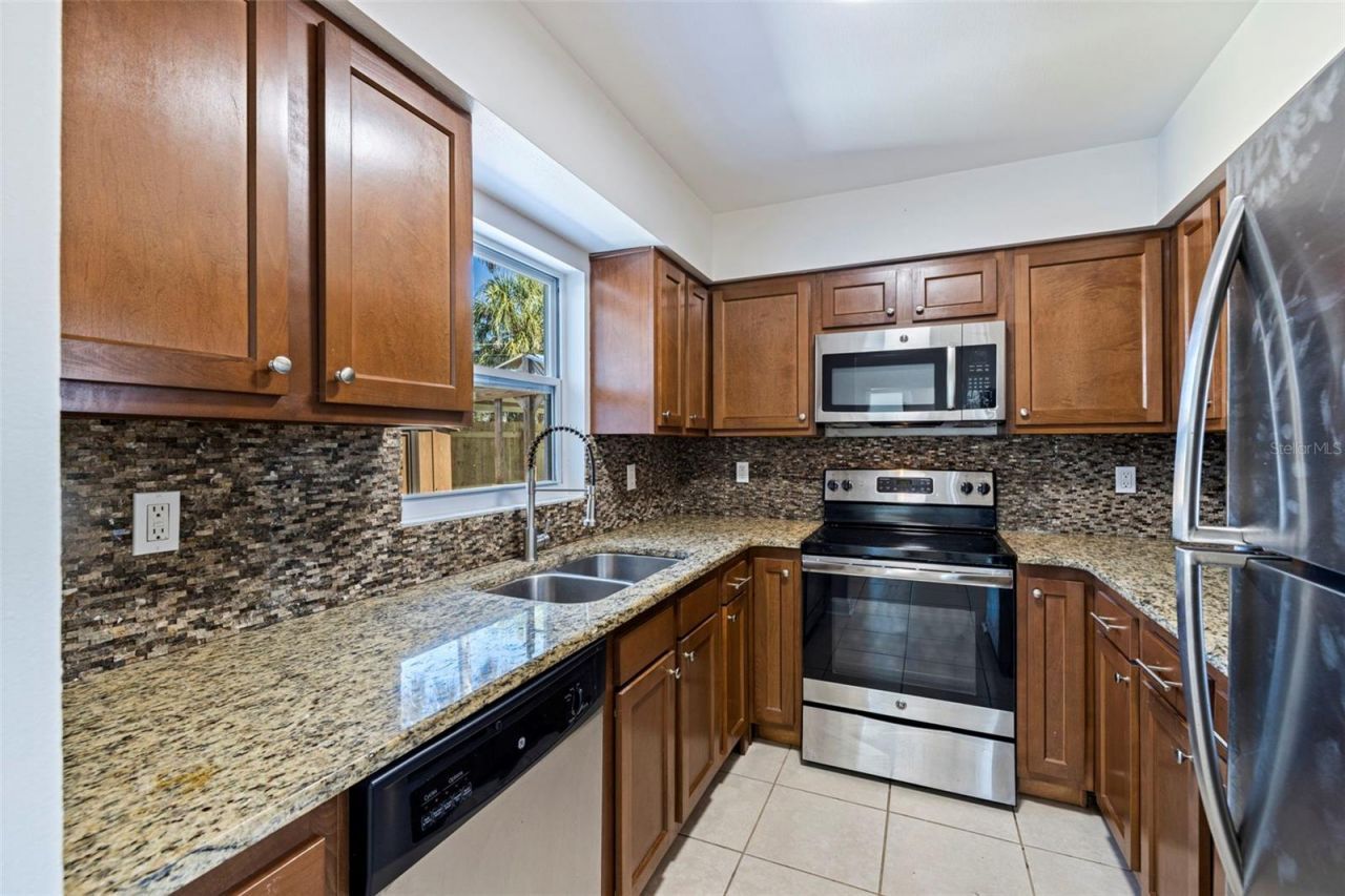 656 59th Street S, Saint Petersburg, FL 33707 Photo