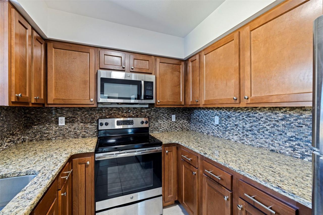 656 59th Street S, Saint Petersburg, FL 33707 Photo