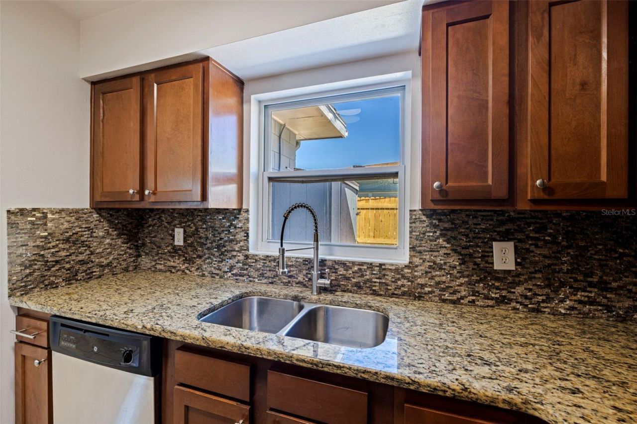 656 59th Street S, Saint Petersburg, FL 33707 Photo