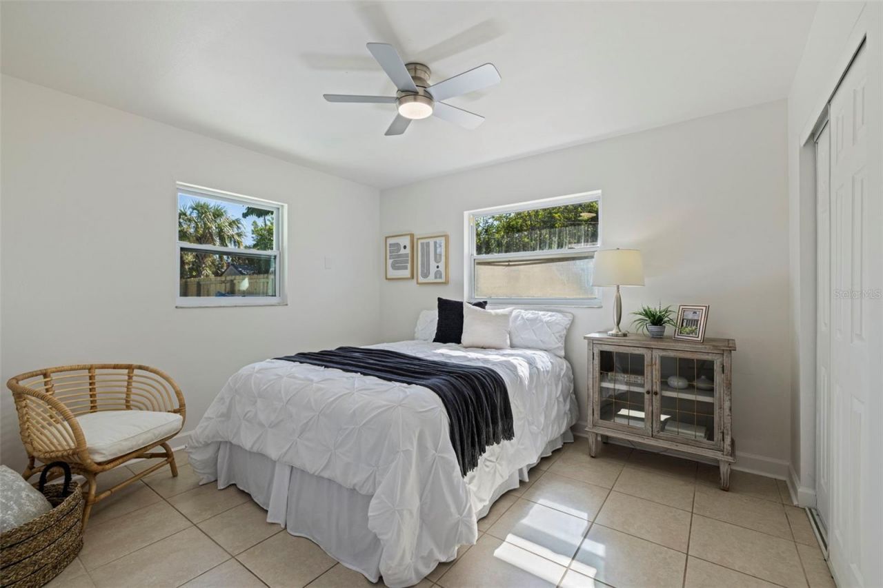 656 59th Street S, Saint Petersburg, FL 33707 Photo