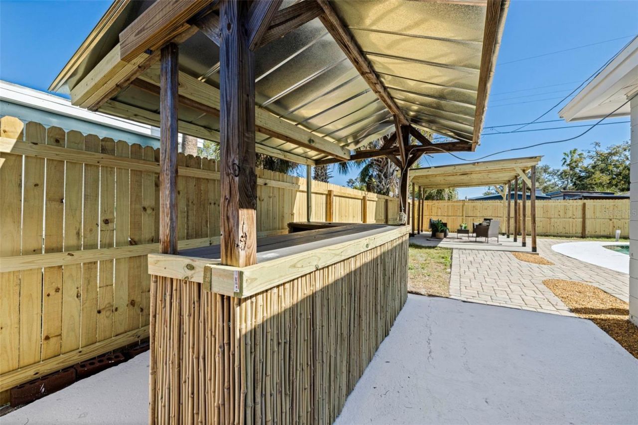 656 59th Street S, Saint Petersburg, FL 33707 Photo