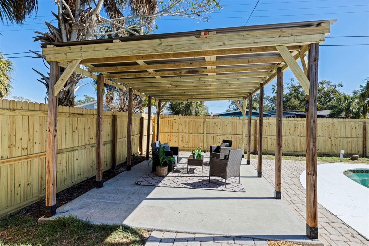 656 59th Street S, Saint Petersburg, FL 33707 Photo