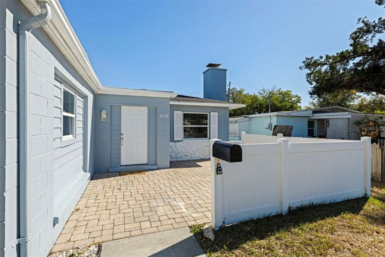 656 59th Street S, Saint Petersburg, FL 33707 Photo