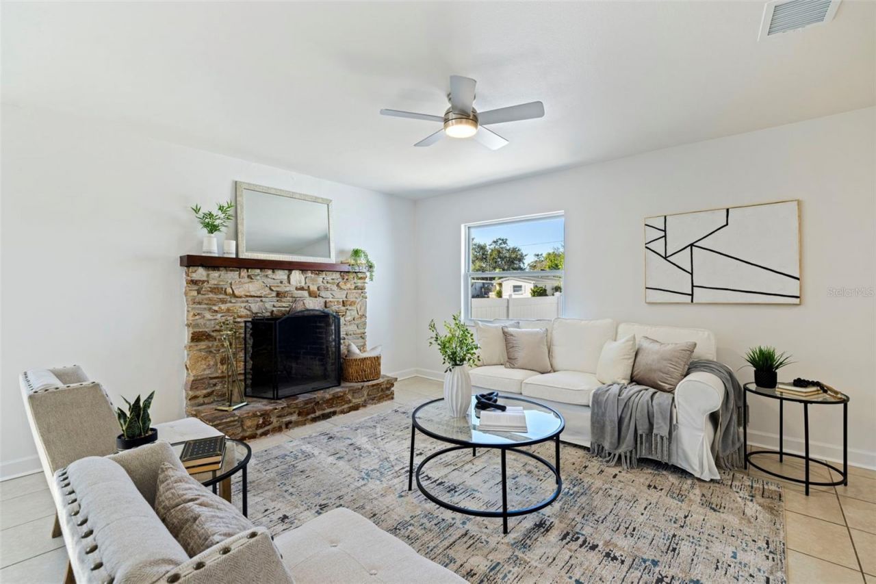 656 59th Street S, Saint Petersburg, FL 33707 Photo