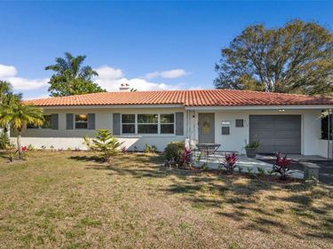 610 PALM AVENUE, BELLEAIR, FL 33756