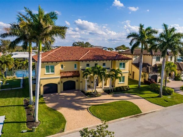 1976 KANSAS AVENUE NE, ST PETERSBURG, FL 33703