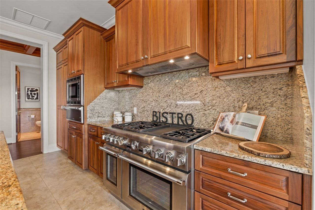 1976 Kansas Avenue Ne, Saint Petersburg, FL 33703 Photo