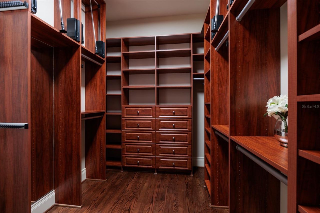 1976 Kansas Avenue Ne, Saint Petersburg, FL 33703 Photo