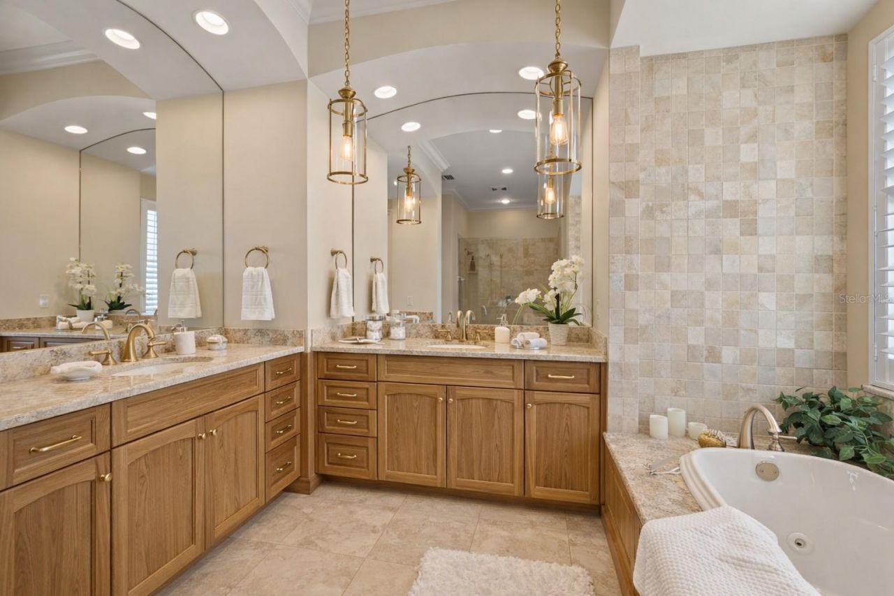 1976 Kansas Avenue Ne, Saint Petersburg, FL 33703 Photo