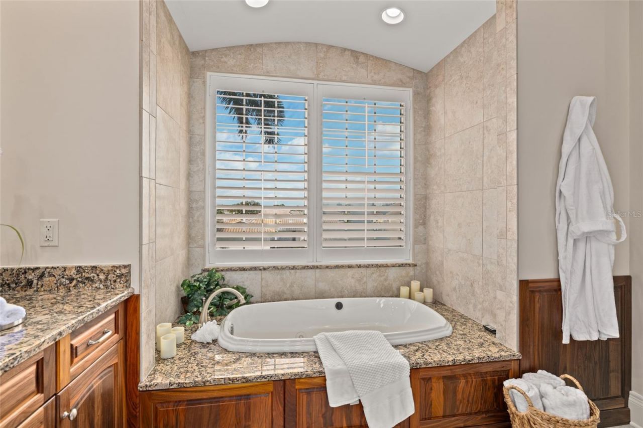 1976 Kansas Avenue Ne, Saint Petersburg, FL 33703 Photo