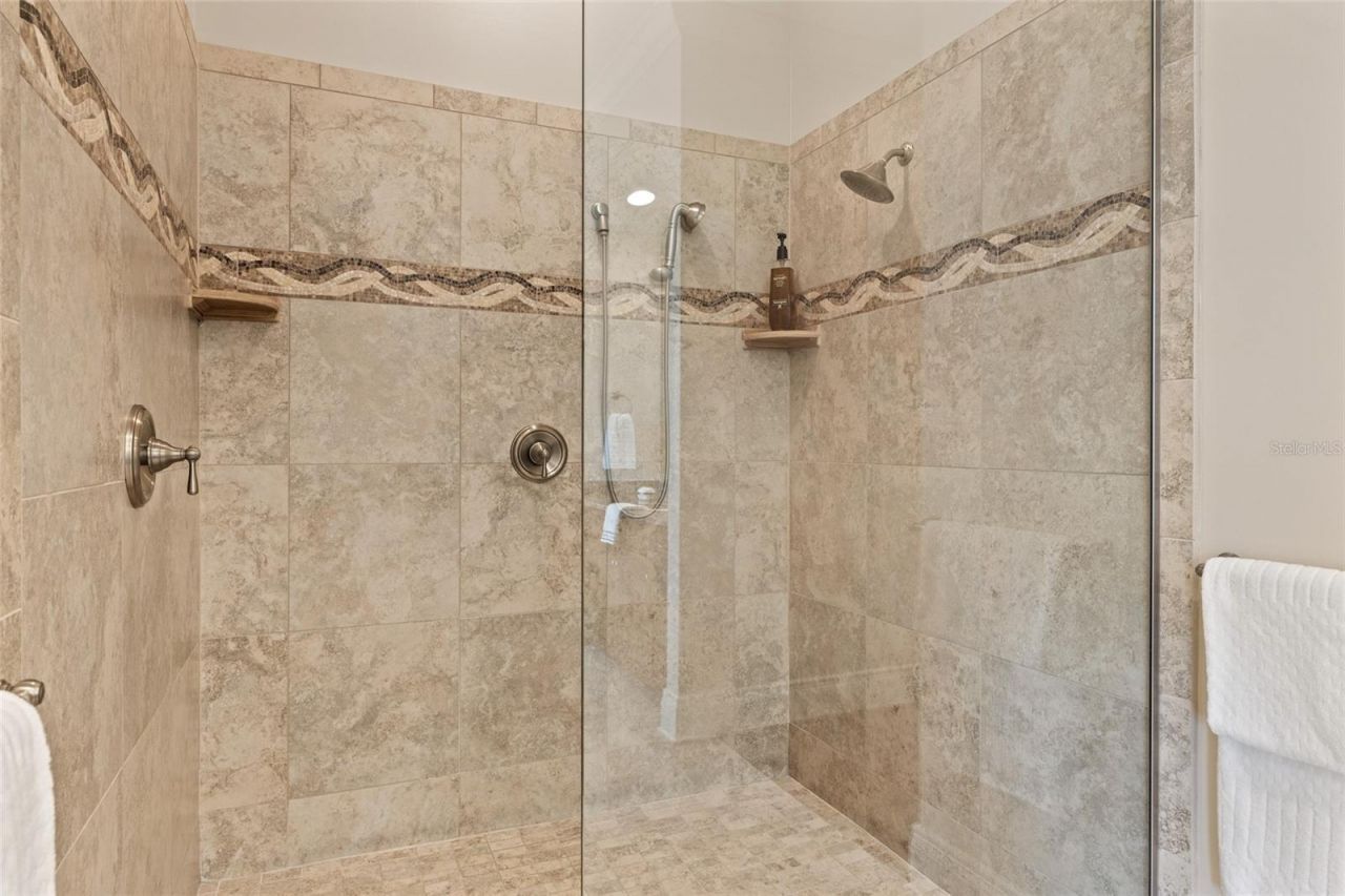 1976 Kansas Avenue Ne, Saint Petersburg, FL 33703 Photo