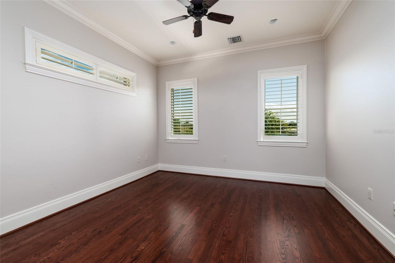 1976 Kansas Avenue Ne, Saint Petersburg, FL 33703 Photo