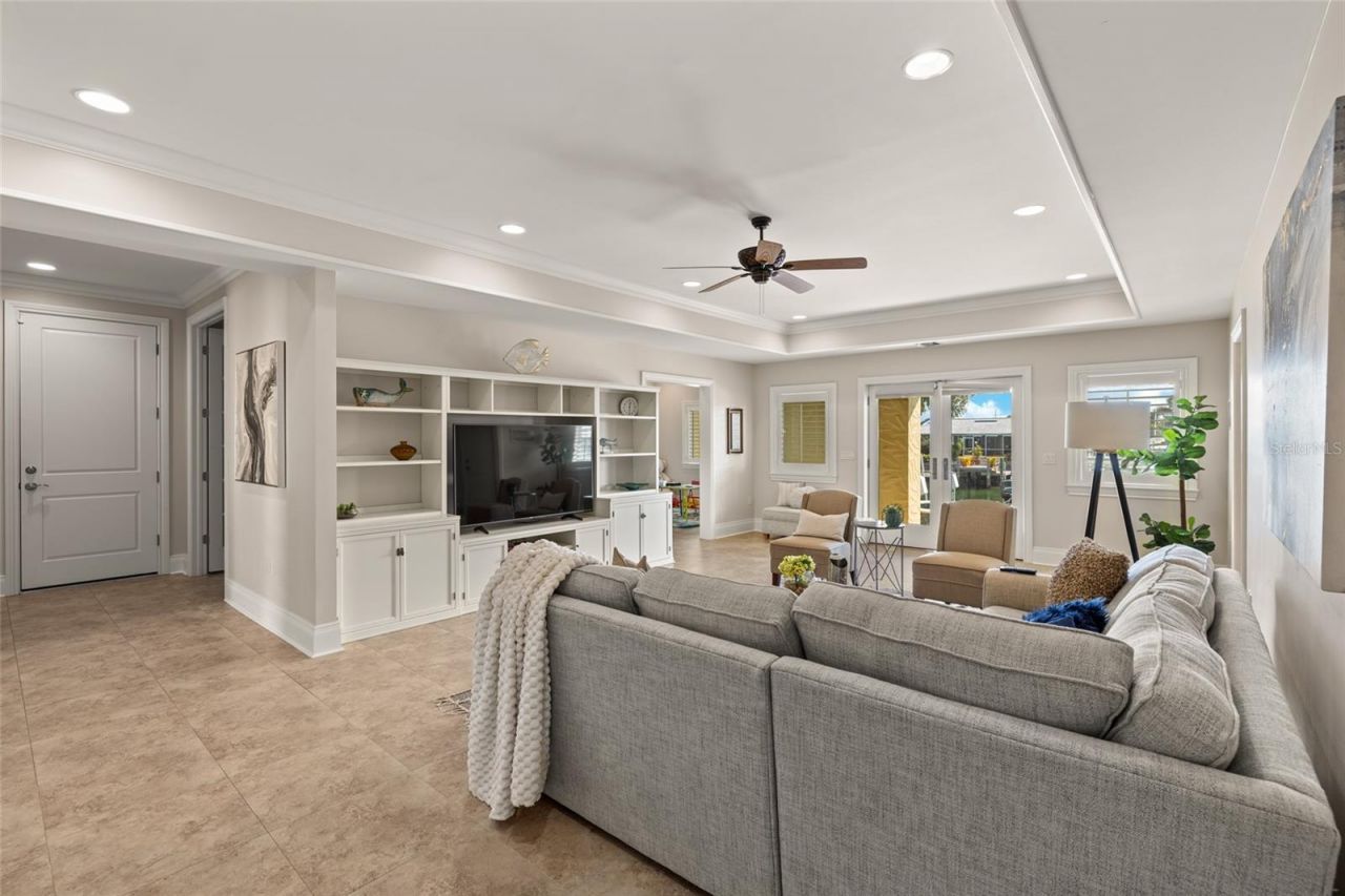 1976 Kansas Avenue Ne, Saint Petersburg, FL 33703 Photo